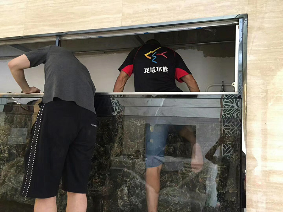 大型魚缸如何快速清洗龍威水族教你